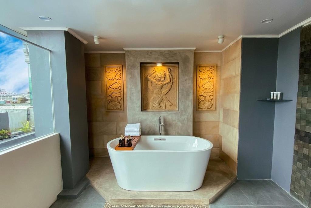 Horison Ultima Bekasi Room Type - Suite with Balcony