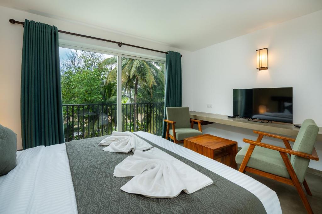 Riviera Tide Hotel and Restaurant Room Type - Deluxe Double Room
