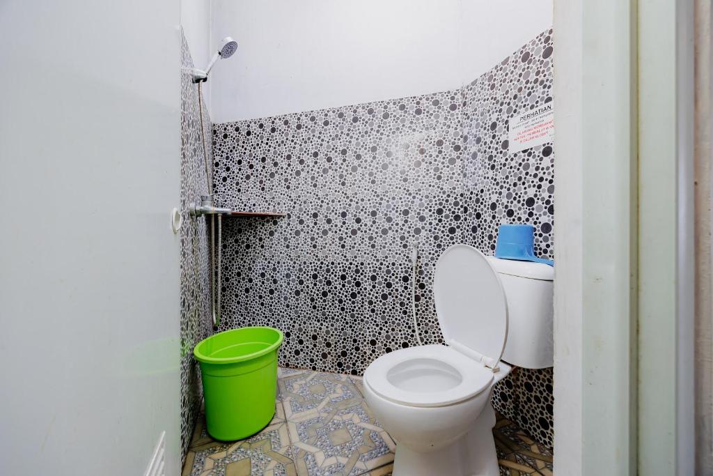 Hotel Sri Indrawati Puncak Mitra RedDoorz - Tap to explore photos