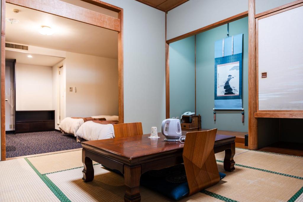 Muroran Prince Hotel - Tap to explore photos
