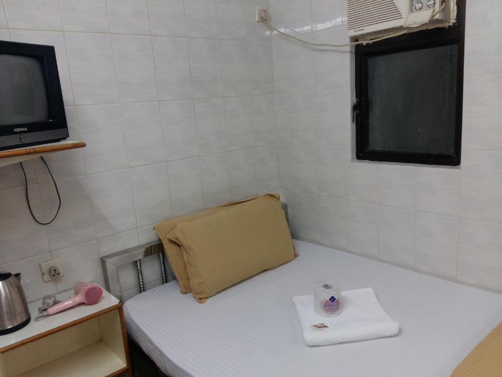 New Yan Yan Guest House reception 9th floor Flat E4 E6 photo 4