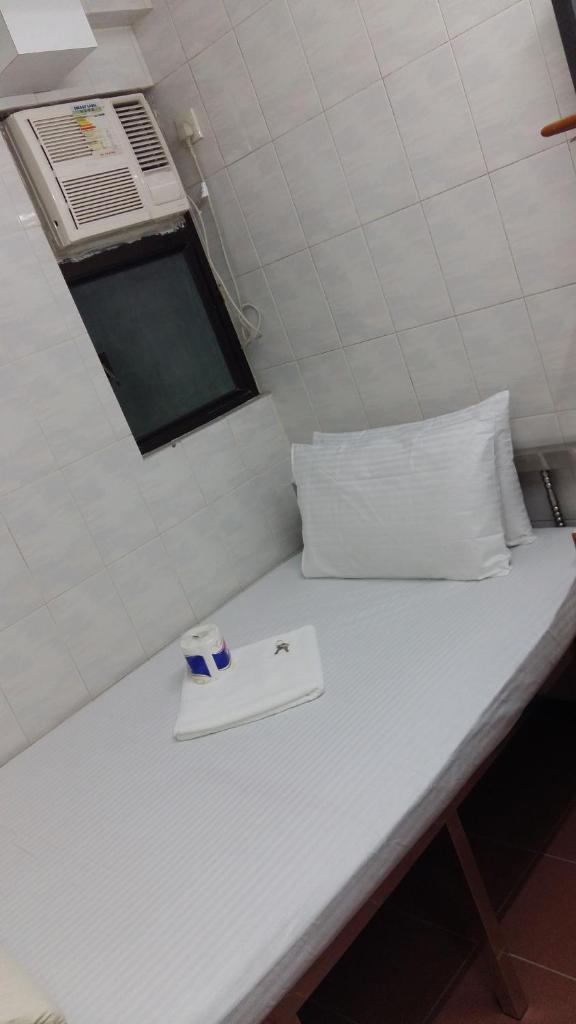New Yan Yan Guest House reception 9th floor Flat E4 E6 photo 2