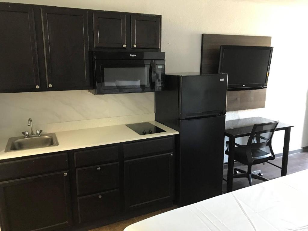 Suburban Studios North Charleston I-526 Room Type - Efficiency King Room - Non-Smoking