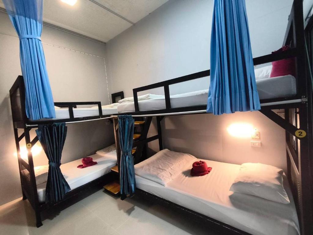 Boom Hostel Khao Sok, Phanom