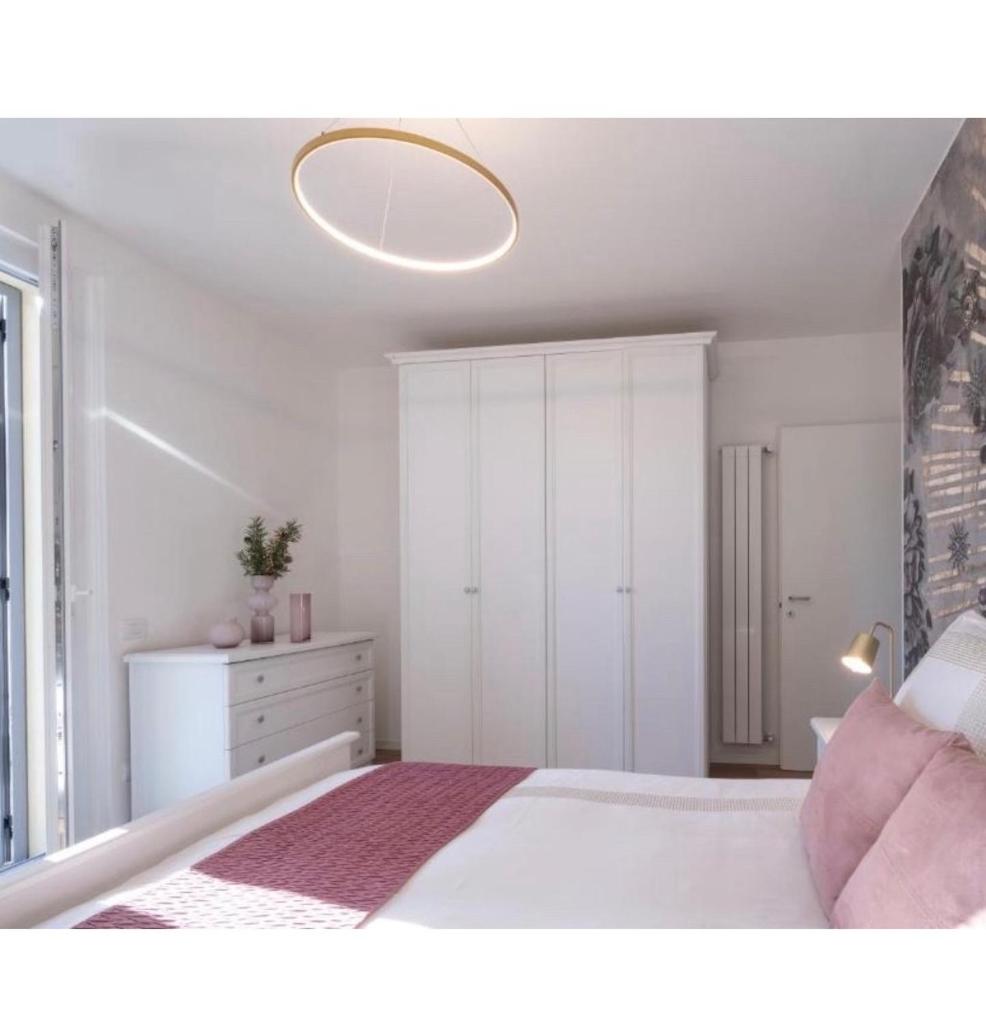 Lora Como residence, Suite diamond 3, free private parking, self check in, Lake Como Region
