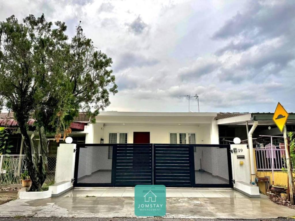 Jomstay MUJI 19 & 7 INN Ipoh Garden 8-10 pax