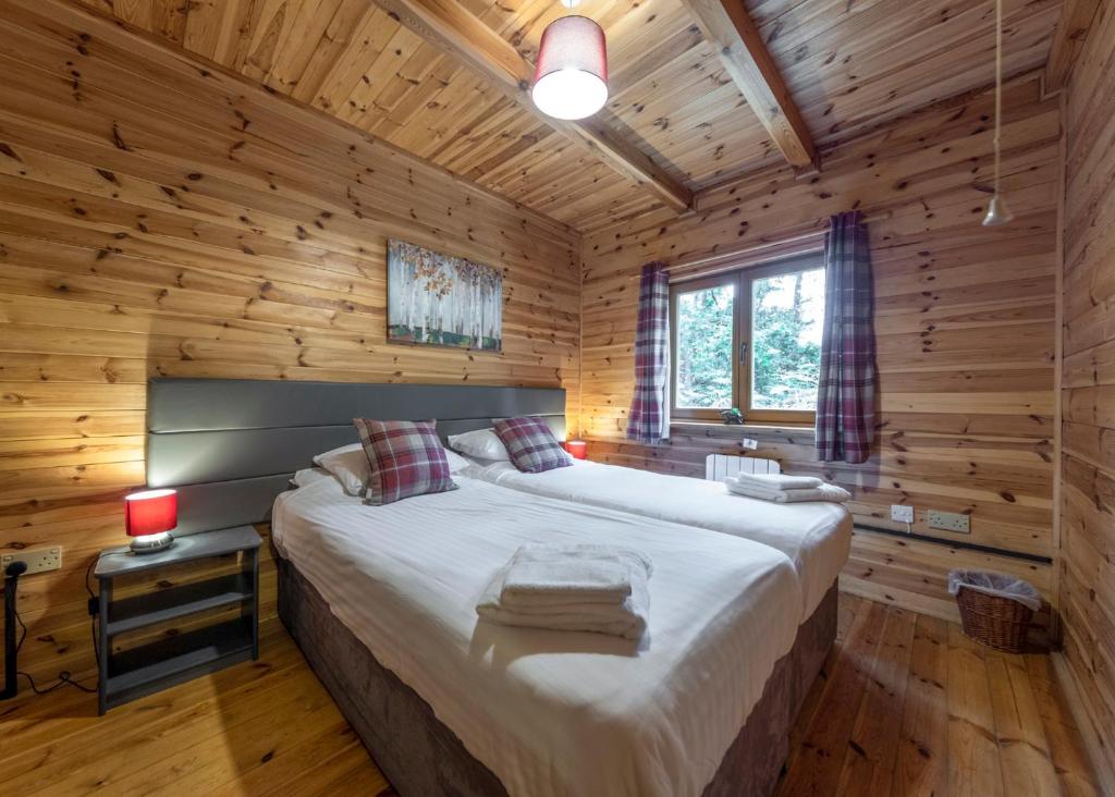 Woodland Park Lodges - Tap to explore photos