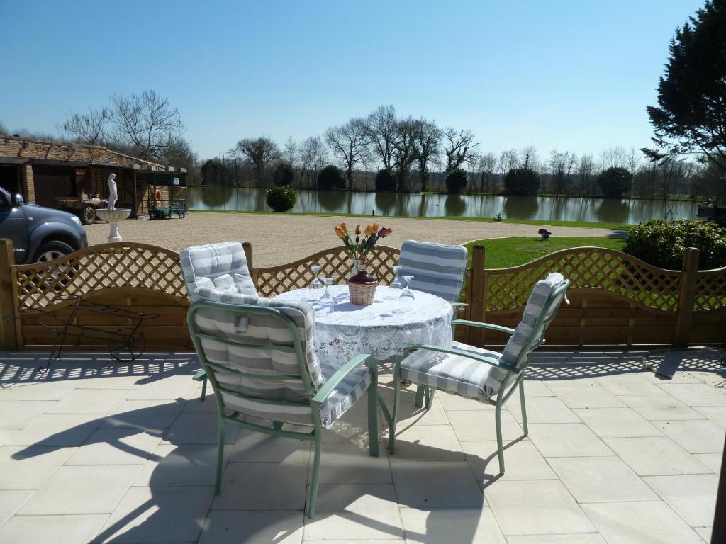 Lake Les Landes photo 3