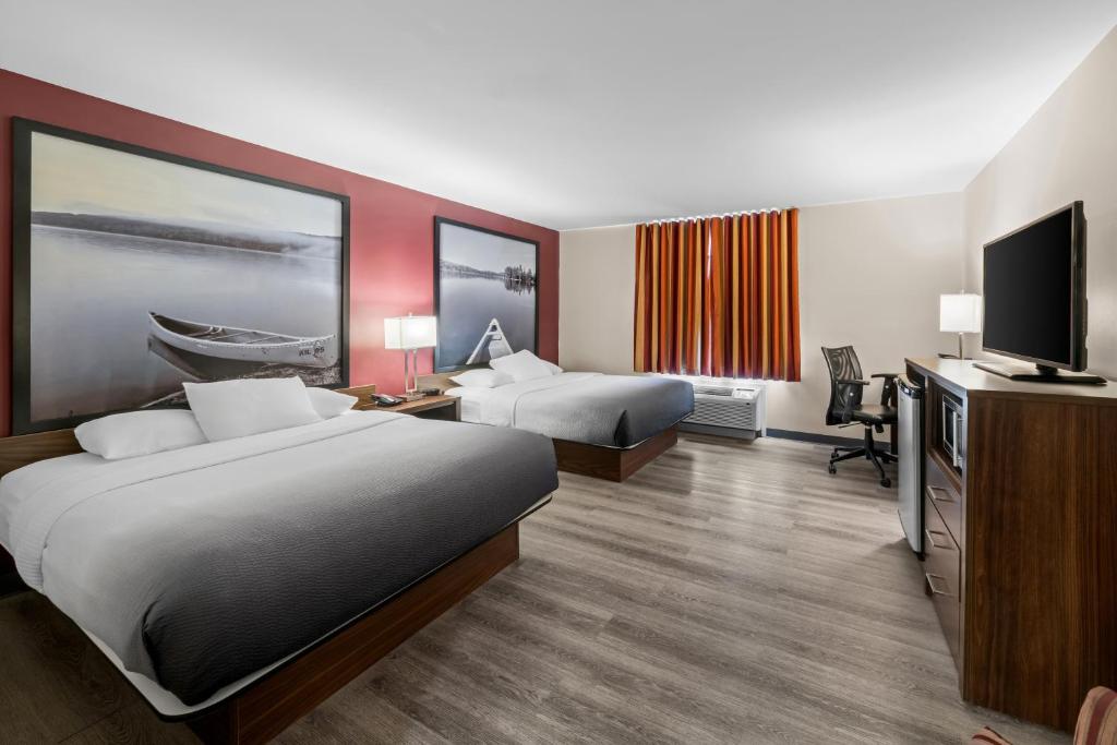 Super 8 by Wyndham North Bay Room Type - Queen Room with Two Queen Beds - Non-Smoking