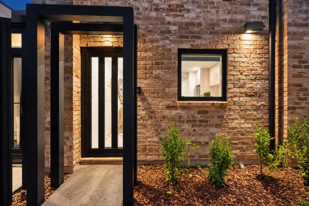 Stones Throw From the Stadium & Hot Tub