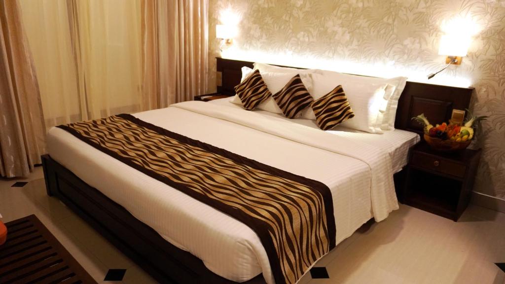 Двухместный (Semi Deluxe Rooms with 20% off from F&B, Free 24 hours Check in & Check out), Cafe Aroma Inn