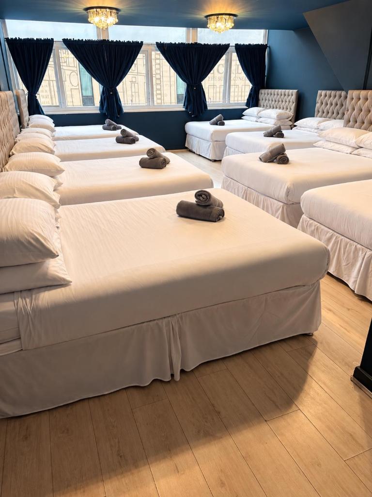 Unique city centre DJ apartment - sleeps 20