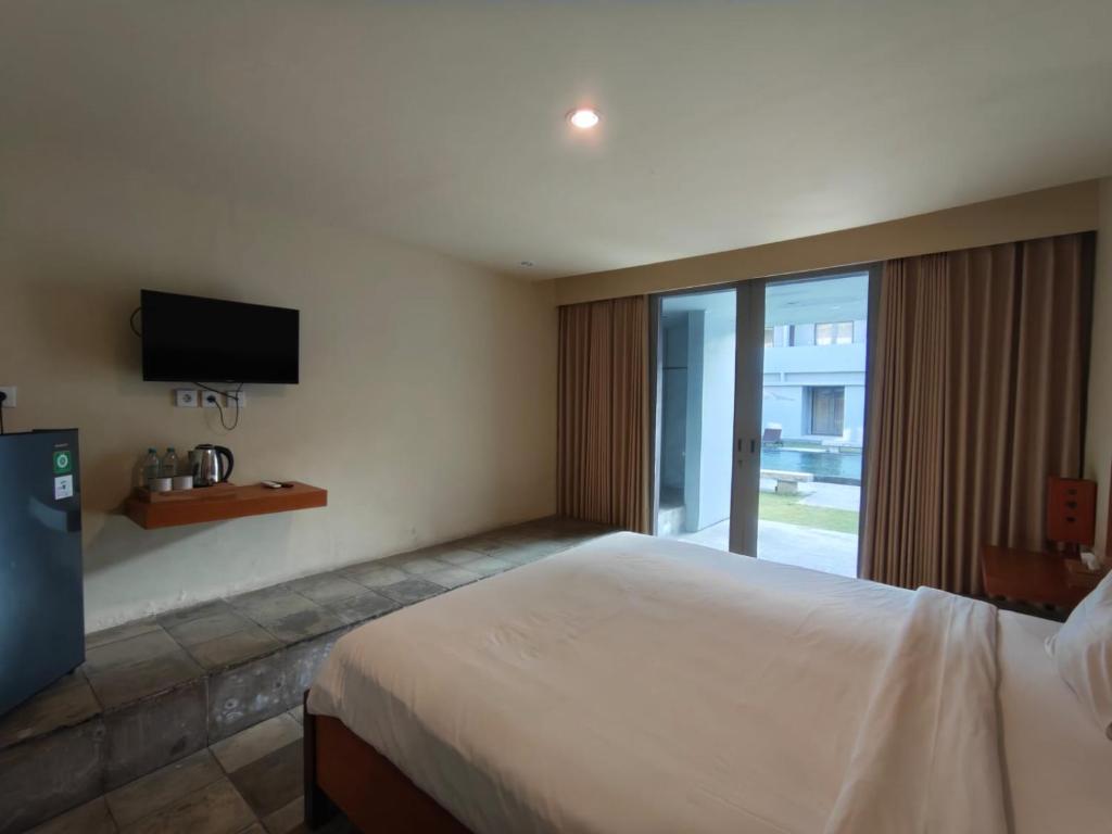 Kuta Living Room Type - Deluxe Double Room with Pool Access