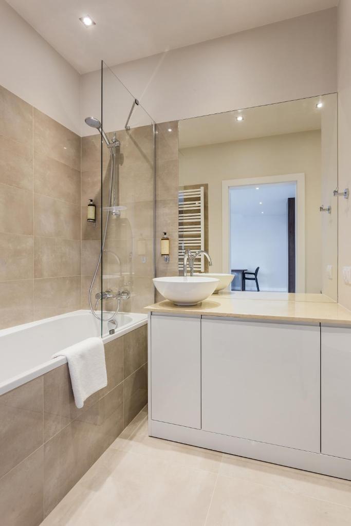 Апартаменты (Улучшенные апартаменты с 1 спальней), Platinum Residence Mokotów