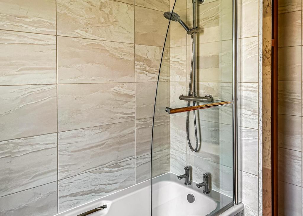 Flaxton Meadows Luxury Lodges - Tap to explore photos
