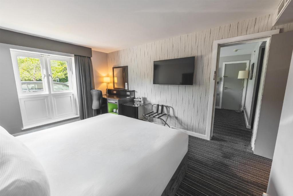 DoubleTree by Hilton Hotel Bristol South - Cadbury House Room Type - FAMILY CONNECTING ROOM