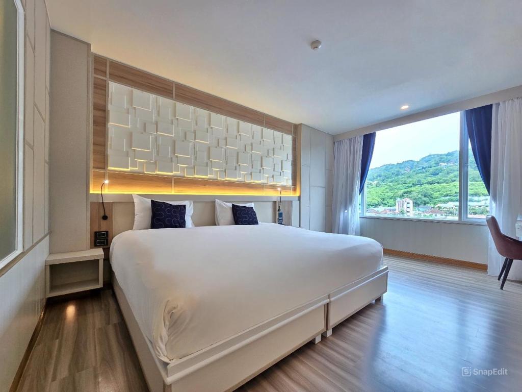 Sira Grande Hotel Patong Room Type - Deluxe Double Room