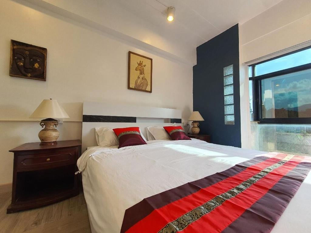 old city moat Penthouse great views north gate, Chiang Mai