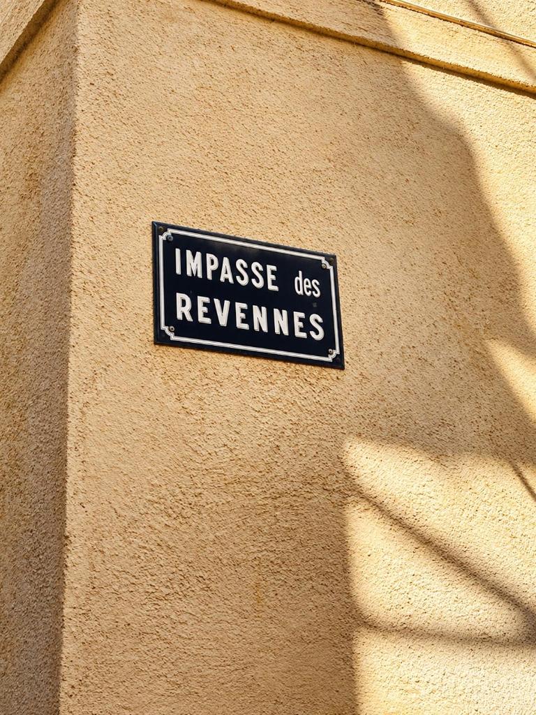 Artistic Antibes Apartment - Tap to explore photos