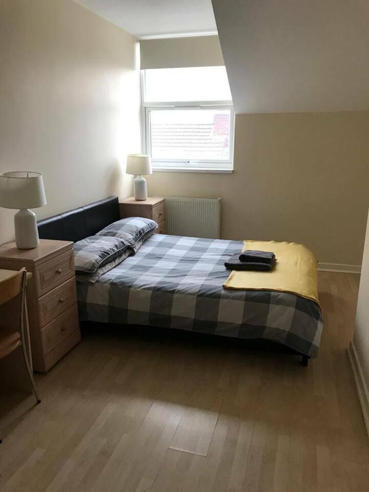MARLEY MANSIONs APARTMENTS - KING ST REF : 10/3 - Tap to explore photos