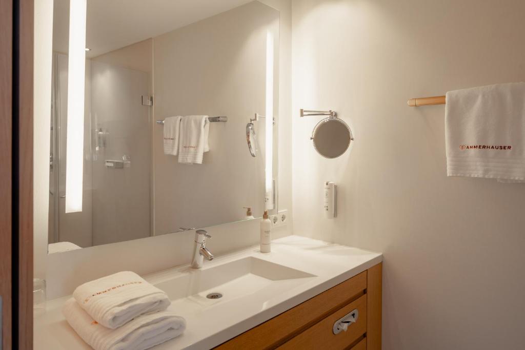 Hotel-Restaurant Ammerhauser Room Type - Deluxe Double Room with Mountain View Hotel-Restaurant Ammerhauser Room Type - Deluxe Double Room with Mountain View