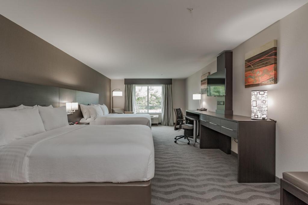 Holiday Inn Mishawaka, an IHG Hotel photo 1