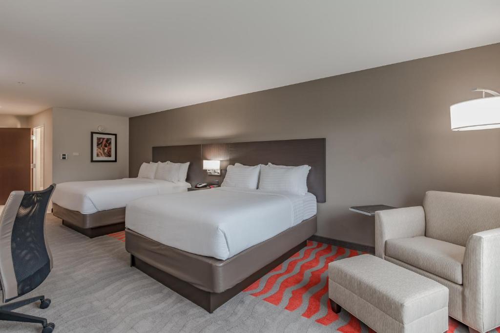 Holiday Inn Mishawaka, an IHG Hotel photo 2