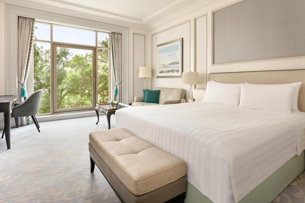 Shangri-La Bosphorus Istanbul Room Type - Deluxe City View Room Twin