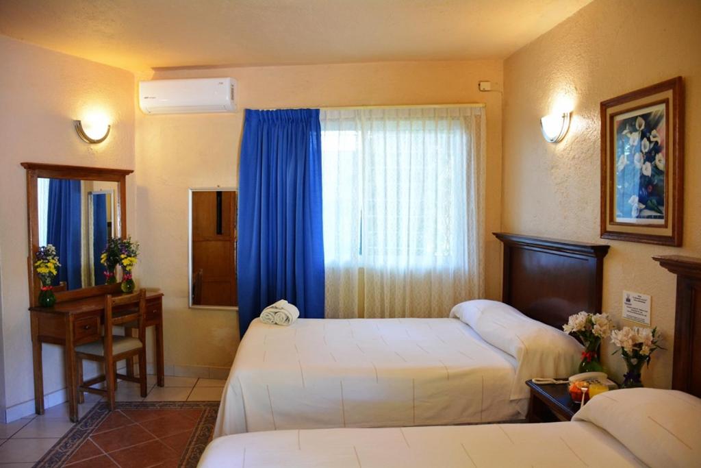 Hotel La Hacienda photo 2