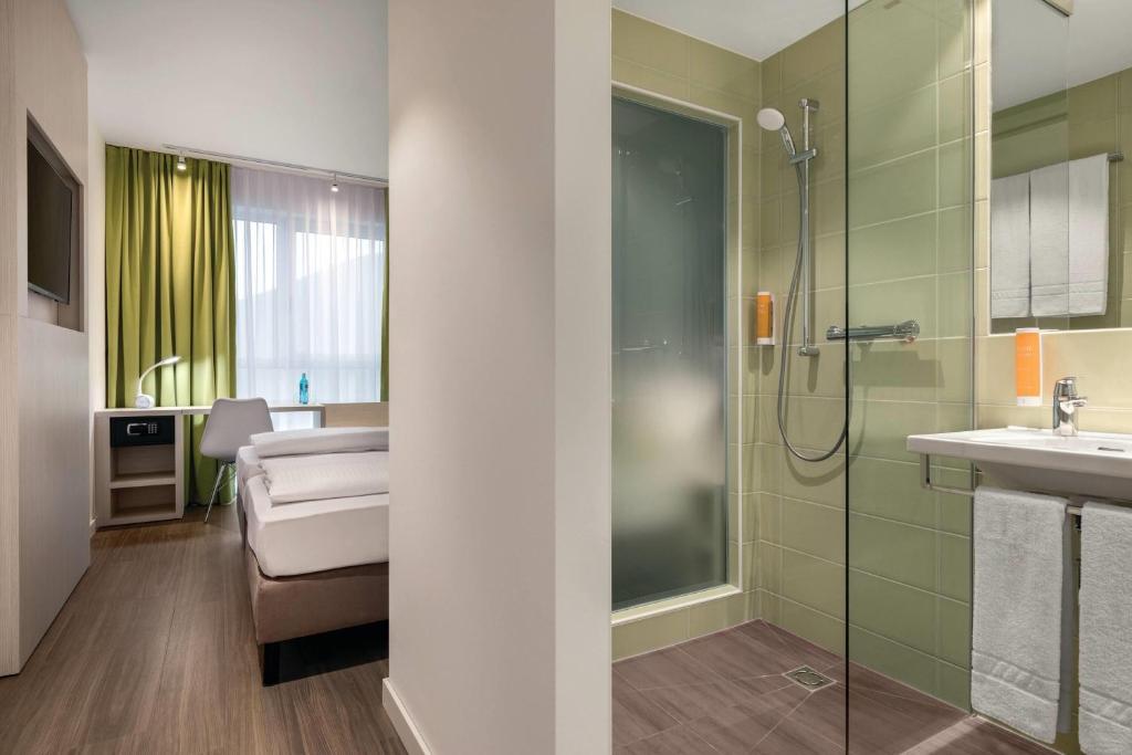 Super 8 by Wyndham Oberhausen am Centro Room Type - Standard Double Room - 2 Adjoining Rooms