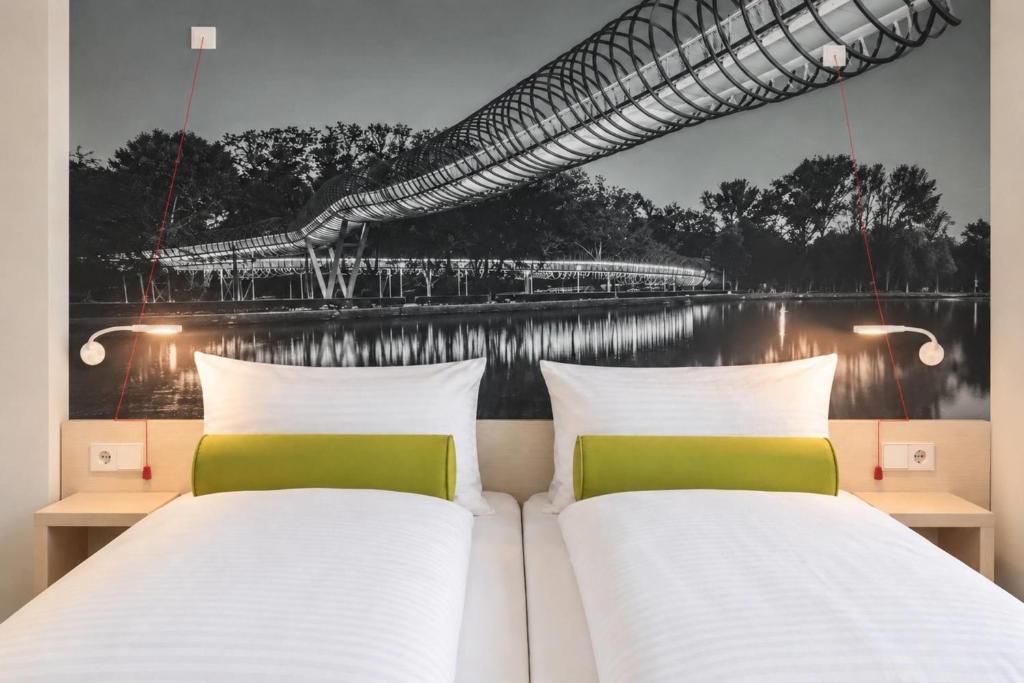 Super 8 by Wyndham Oberhausen am Centro Room Type - Standard Accessible Room