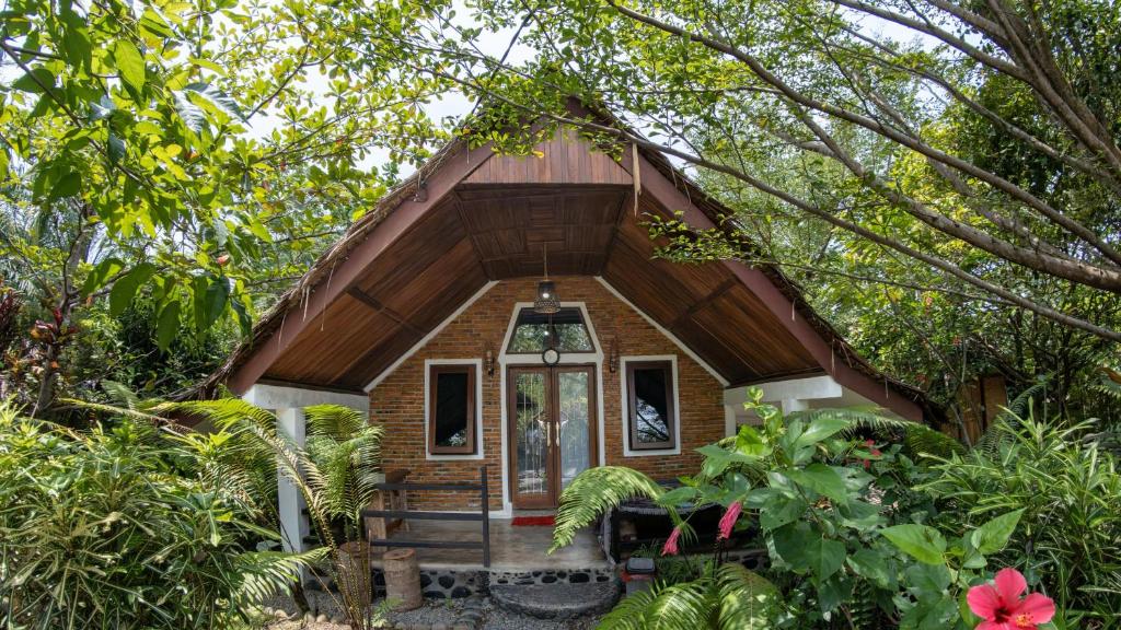 Magpie homestay & jungle trekking especially for guest trekking with us