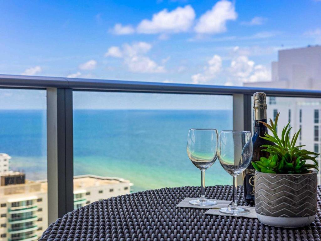 Cosy 1 Bedroom On the Beach, Ocean & City Views at LYFE Resort Room Type - Apartment with Sea View