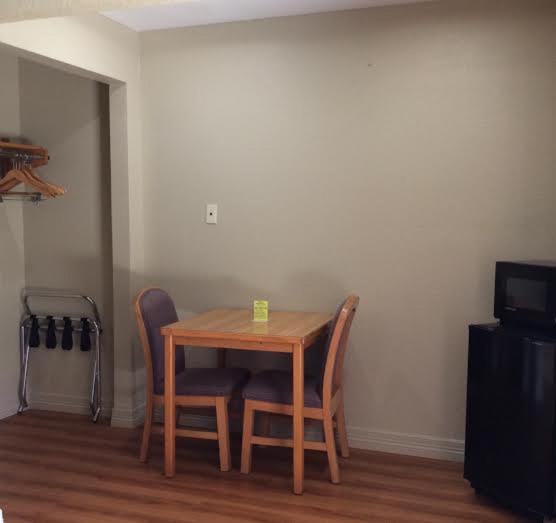 Stratford House Inn and Suites image