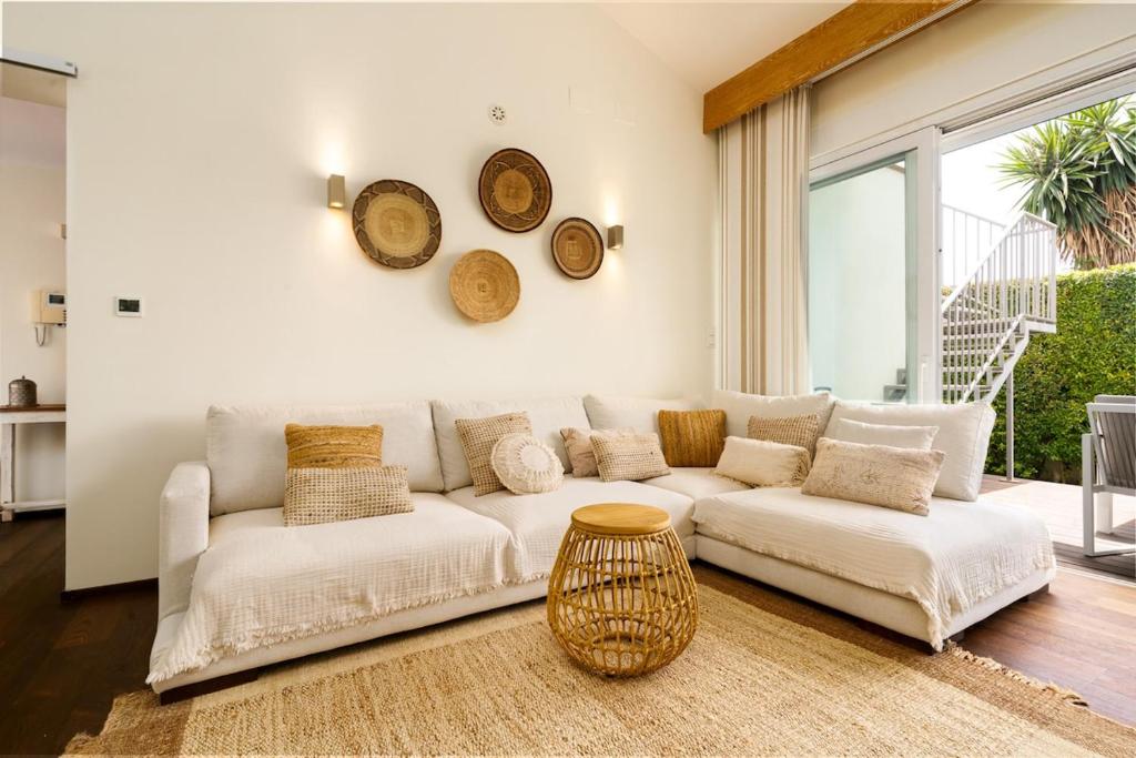 Villa Madrugada, beachside villa in Costabella - Tap to explore photos