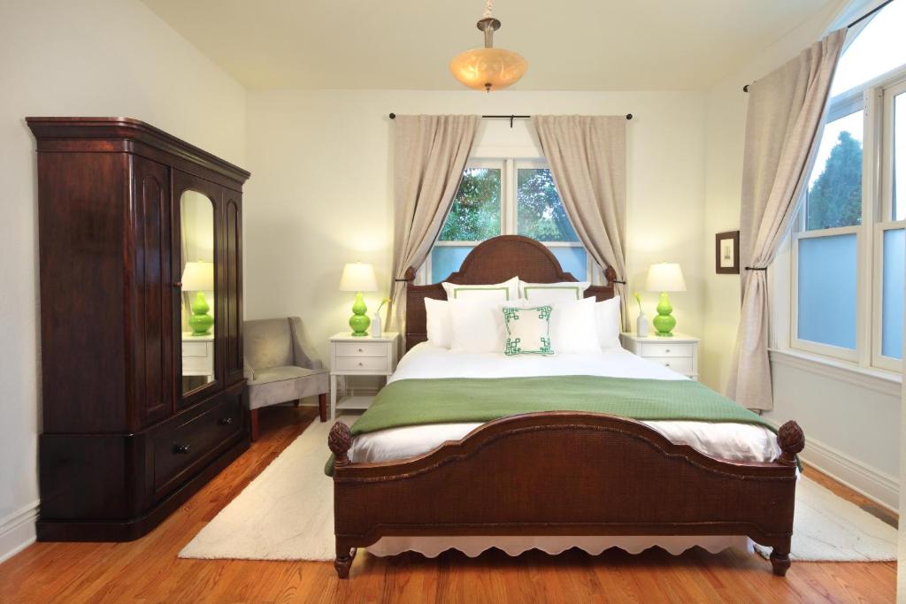 The Grape Leaf Inn photo 3