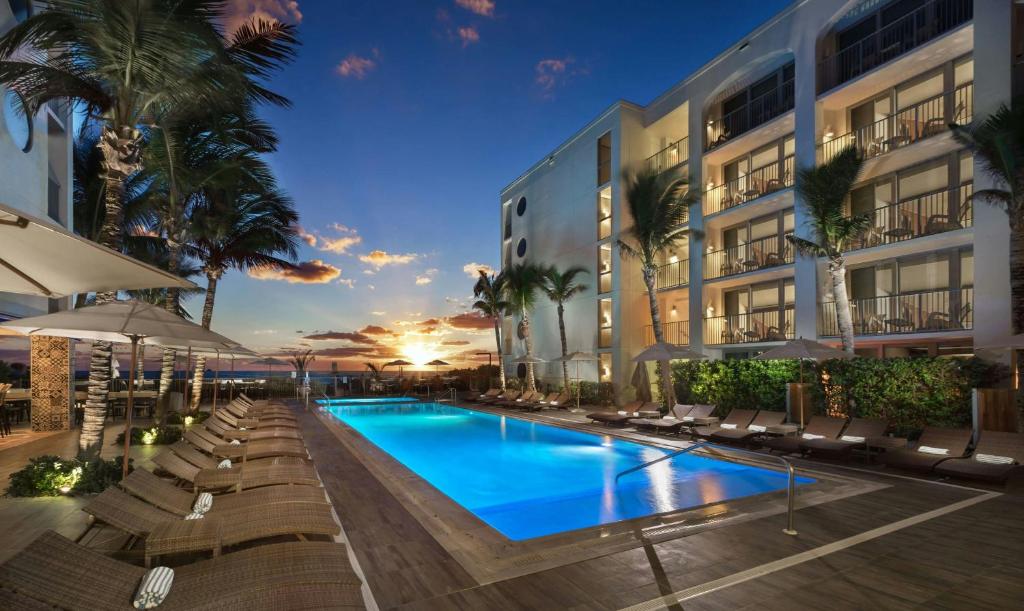 Costa d'Este Beach Resort and Spa Room Type - King Room with Pool View
