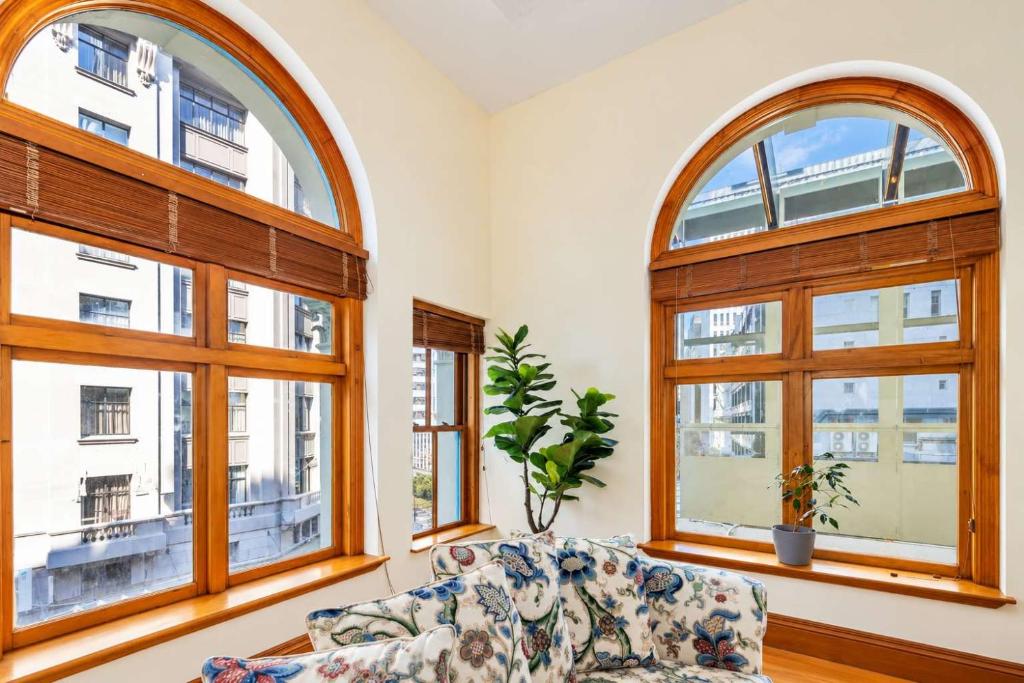 The Birds Nest - Central City Loft