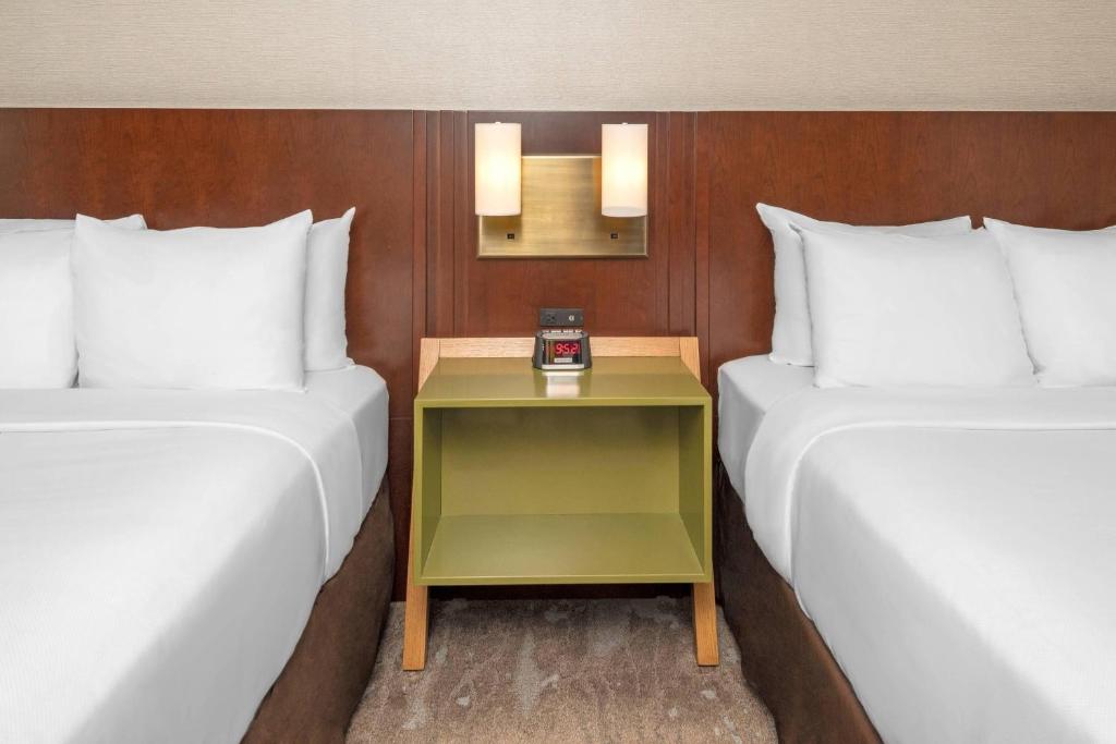 Comfort Inn Ottawa East Room Type - Room, 2 double beds, 2nd Floor, Non-Smoking