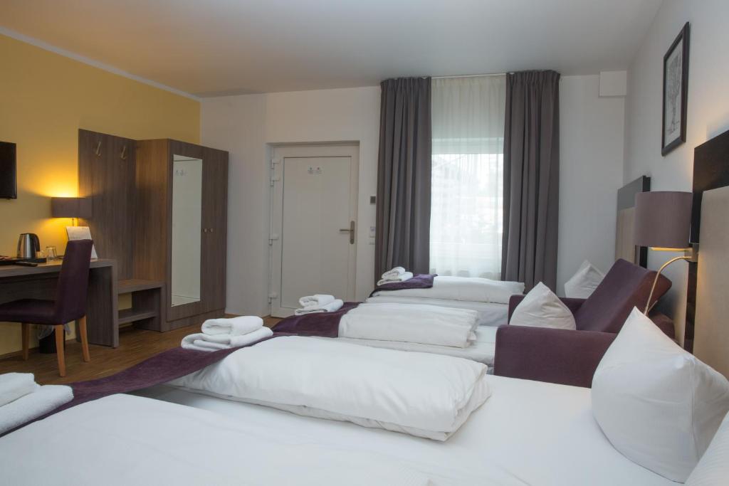 Четырехместный (Четырехместный номер), Goethe Hotel & Restaurant Messe
