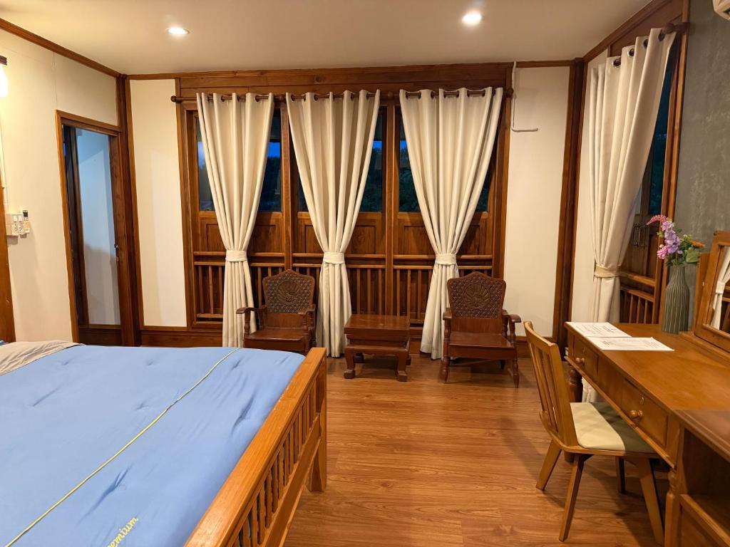 Tha Ma-O Bouteak Homestay - Tap to explore photos