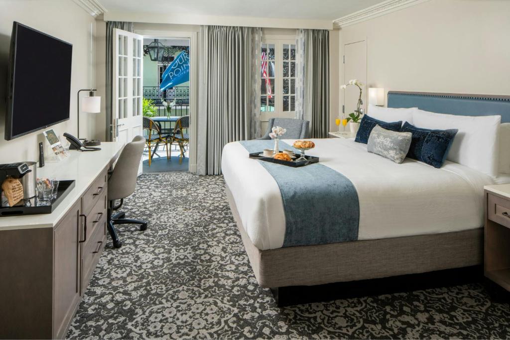 Four Points By Sheraton French Quarter Room Type - Room, 1 King Bed, Balcony (Toulouse Street View)