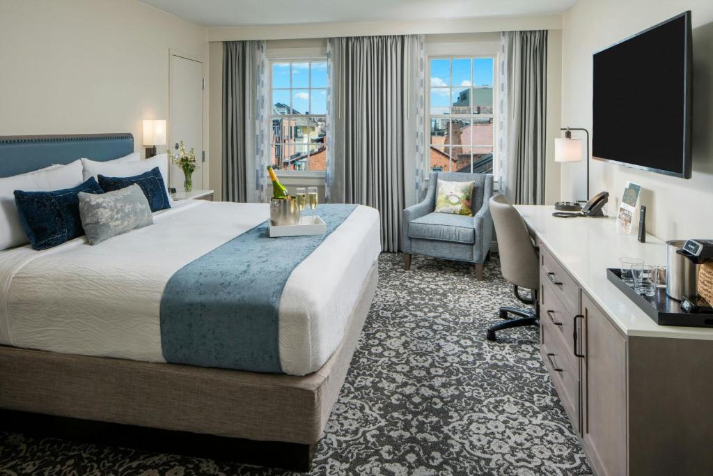 Four Points By Sheraton French Quarter Room Type - Room, 1 Queen Bed, Balcony
