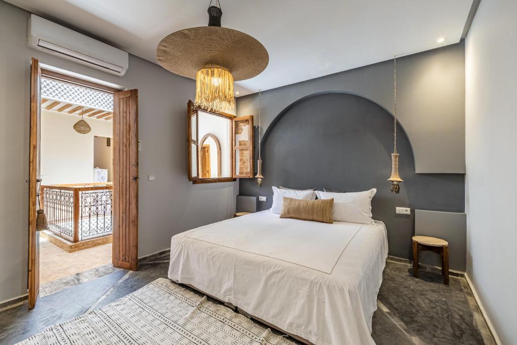 Riad Macan Exclusive and Trendy Chich Breakfast incl - Tap to explore photos