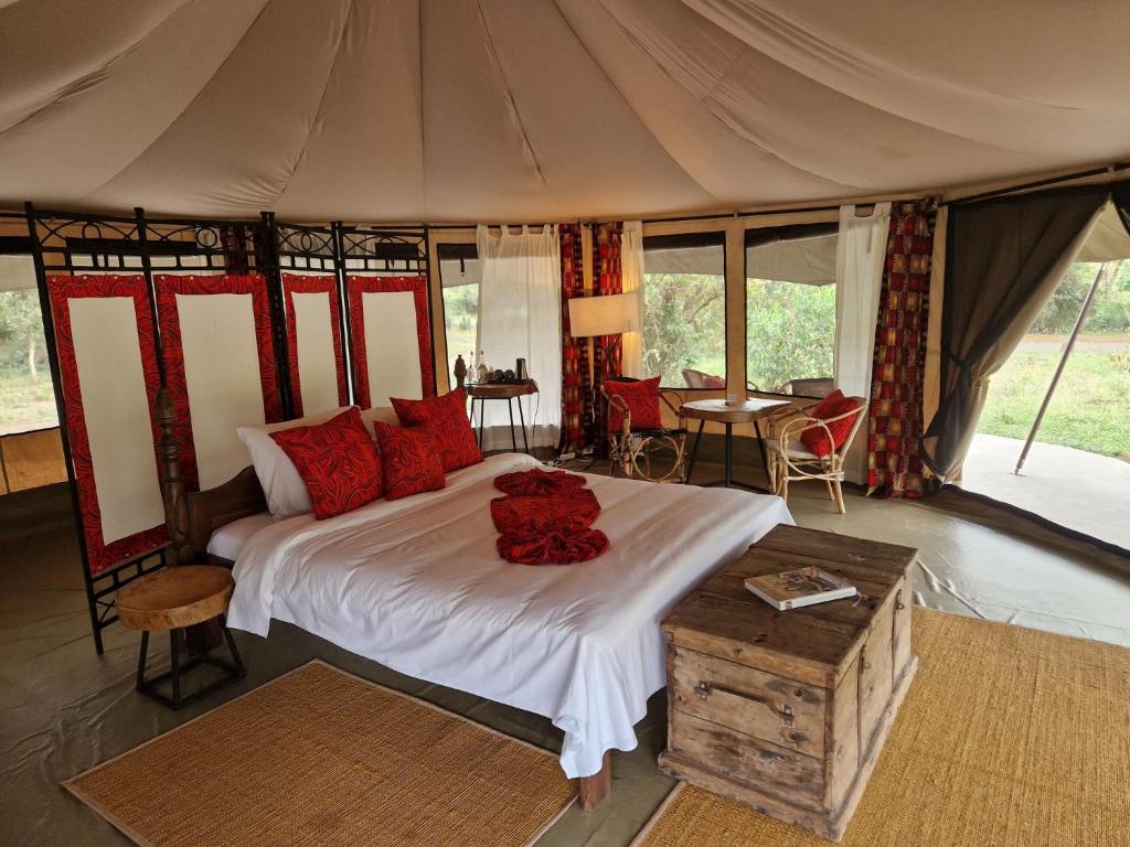 Dolly Farm & River Camp, Luxury Tents - Tap to explore photos