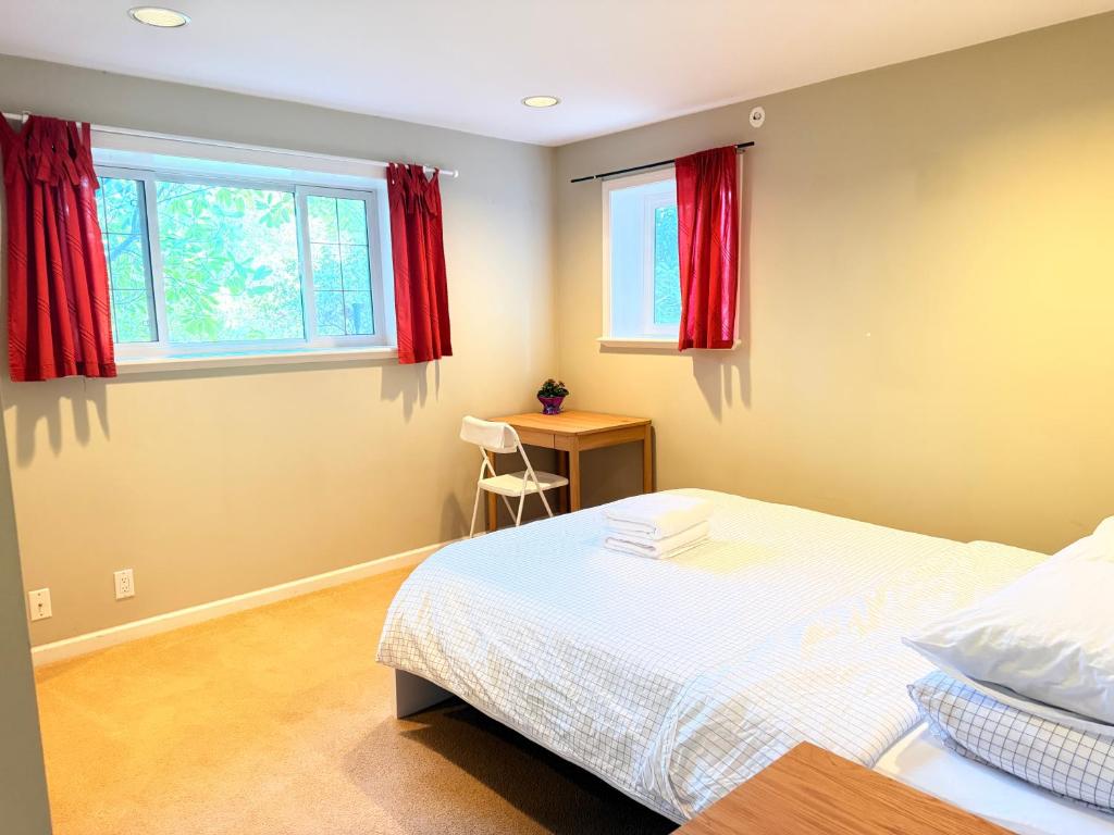 Cozy Dunbar 5 Beds Home with Views, Near UBC, DT, YVR Room Type - Two-Bedroom Suite