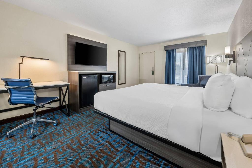 Quality Inn Macon West Room Type - Room, 1 Queen Bed, Non Smoking