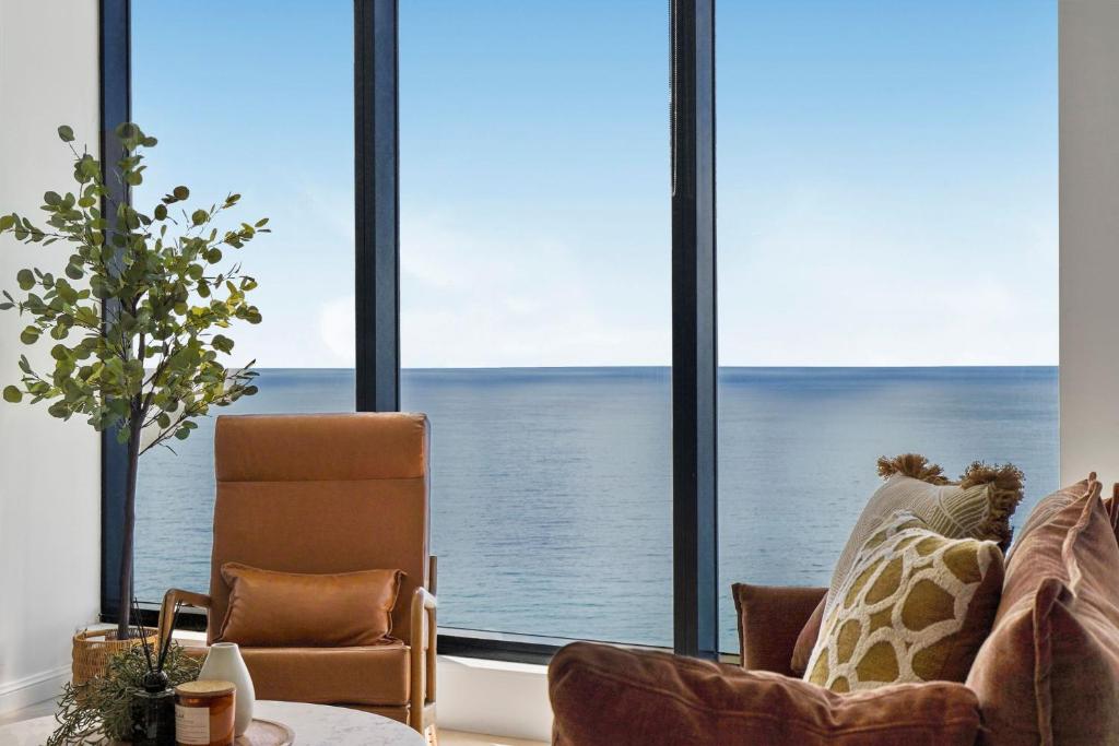 Sea view Beachfront apartment in surfers Room Type - Apartment with Sea View