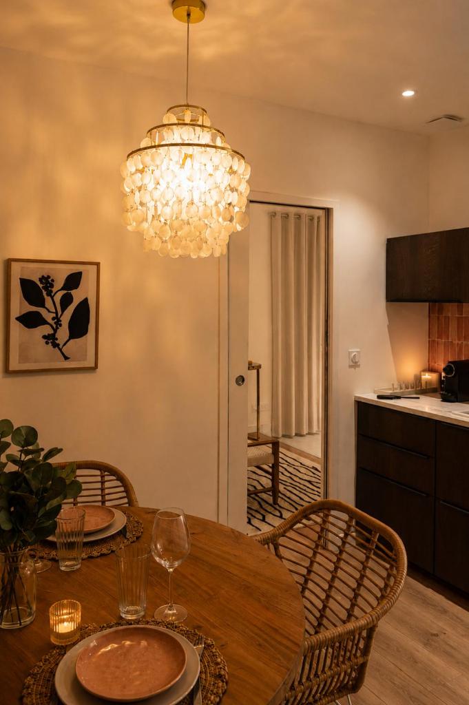 Suite romantique avec jacuzzi et cinema prive - Suite Meraki