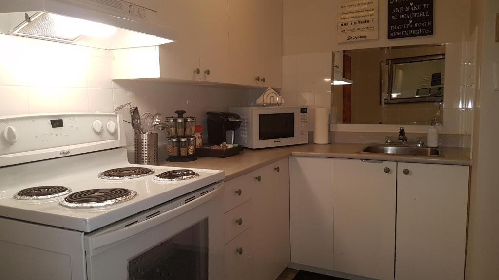 Three-Bedroom Apartment Sweet #6 by Amazing Property Rentals photo 3